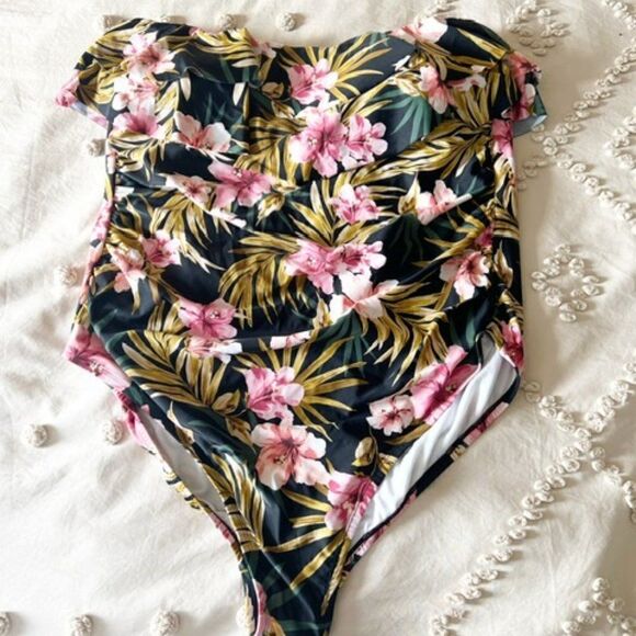Strapless floral one-piece swimsuit size 24W - Picture 1 of 4